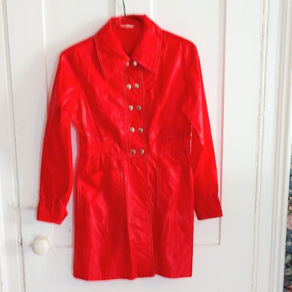 Vintage 1970s Rain Coat Jacket Glossy Nylon ciré red Twiggy Hepburn Retro Mod - Picture 1 of 11